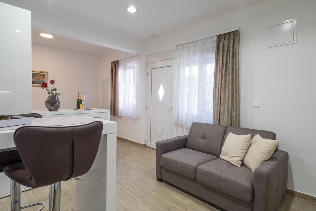 Drop In Split Luxury Suites Esterno foto