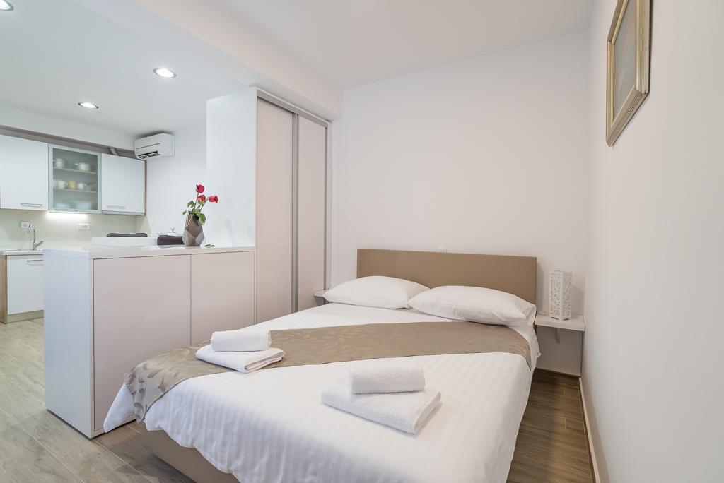 Drop In Split Luxury Suites Esterno foto