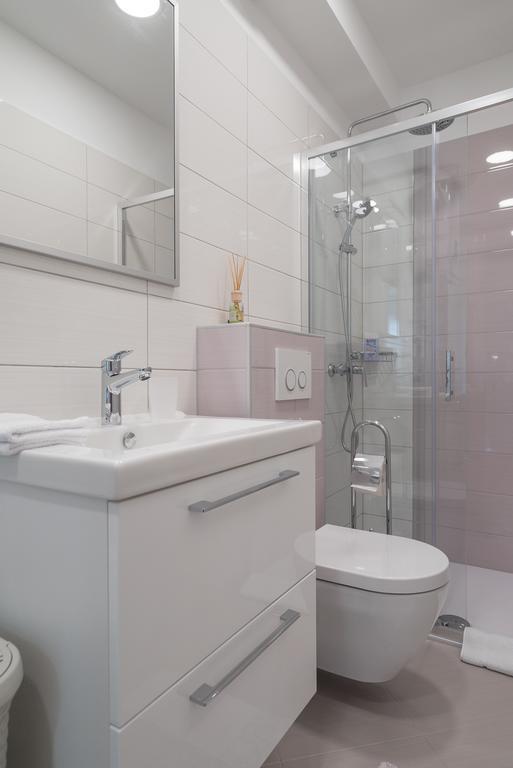 Drop In Split Luxury Suites Esterno foto