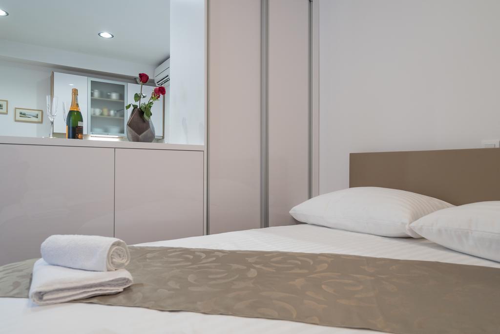Drop In Split Luxury Suites Esterno foto