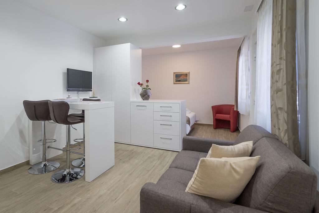 Drop In Split Luxury Suites Esterno foto