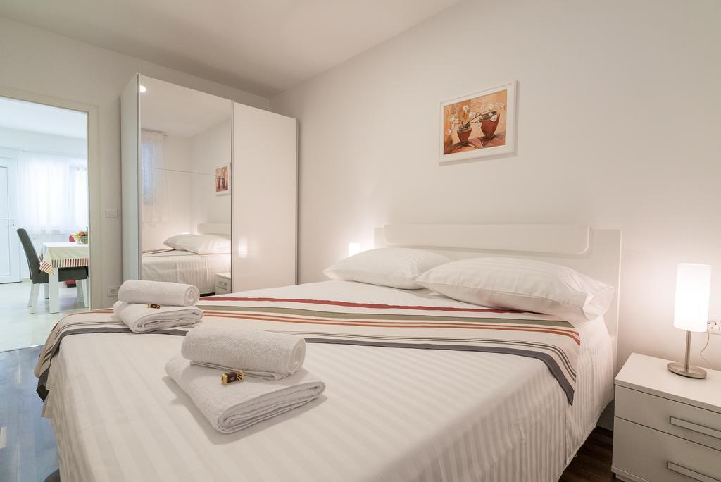 Drop In Split Luxury Suites Esterno foto