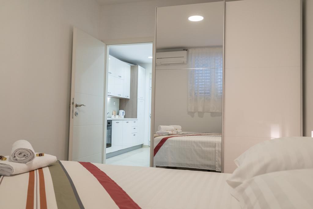 Drop In Split Luxury Suites Esterno foto
