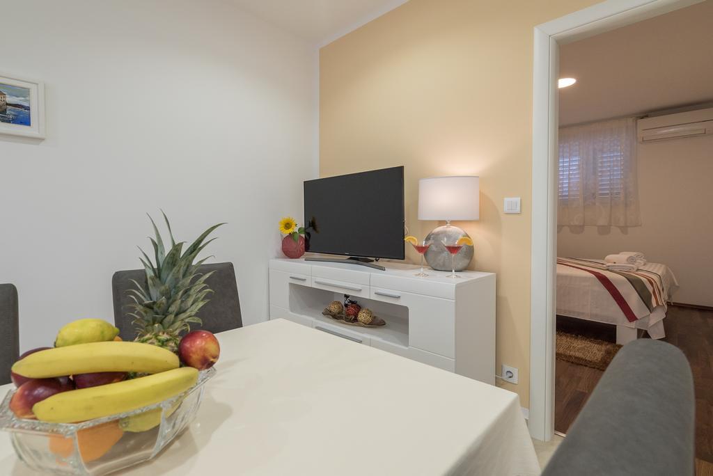Drop In Split Luxury Suites Esterno foto