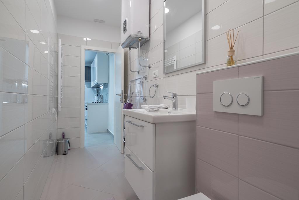 Drop In Split Luxury Suites Esterno foto